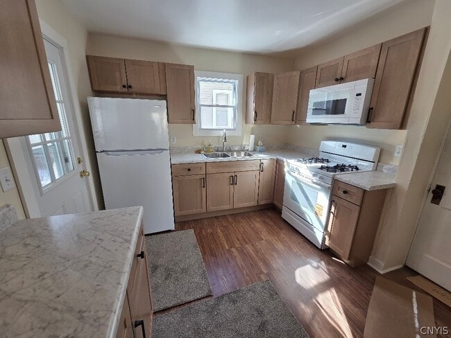 Building Photo - 210 N Midler Ave