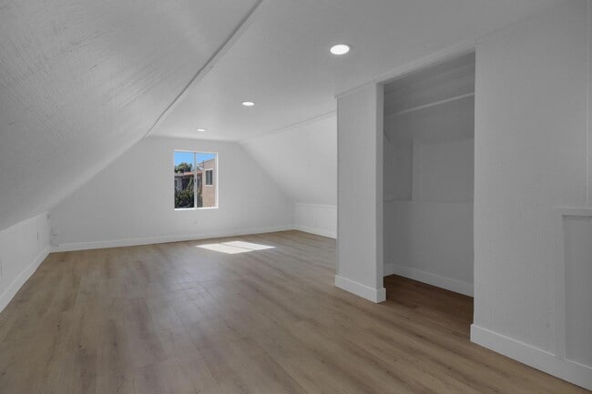 Building Photo - 4554 North Ave