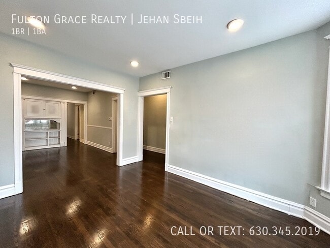 Building Photo - 910 W Addison St