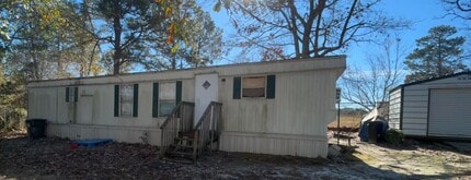 Building Photo - Rent this 2 Bedroom, 1 Bath home in Aiken!