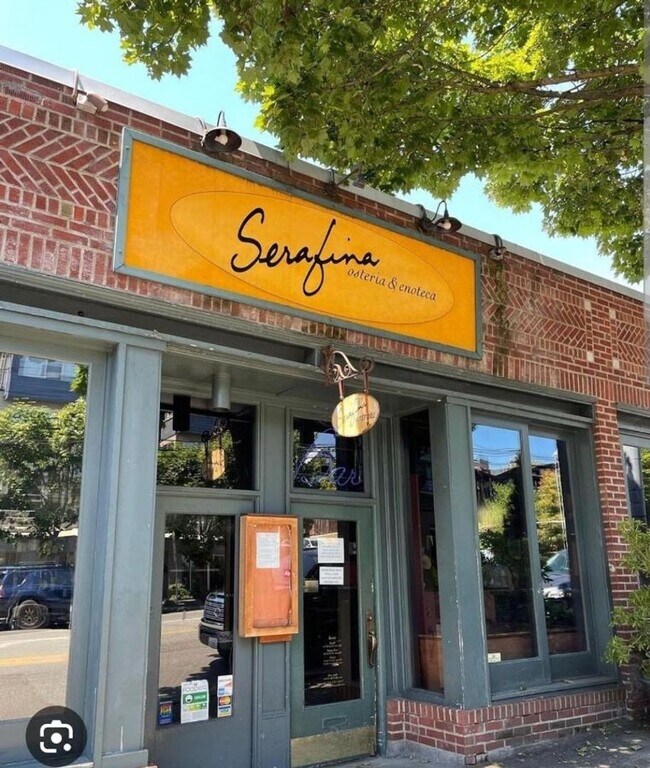 Building Photo - East Lake Town House