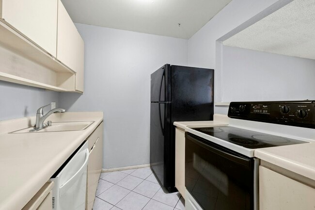 Building Photo - 300 N Civic Dr