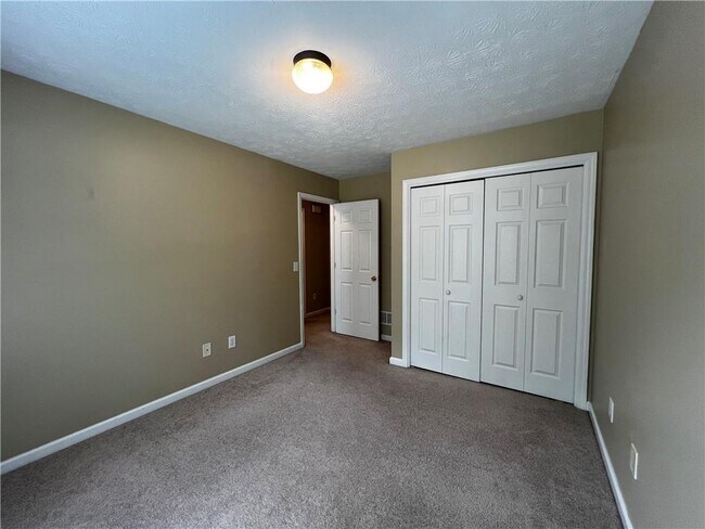 Building Photo - 633 Forest Pine Dr