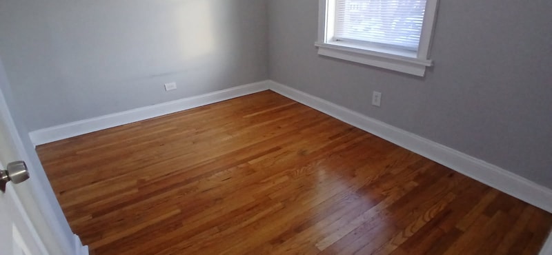 Building Photo - 1136 W 84th St