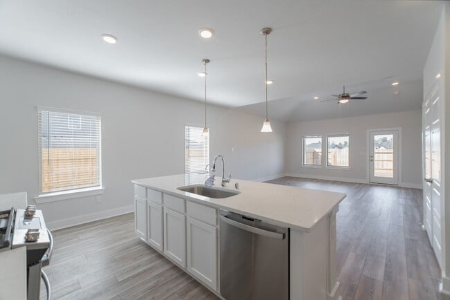 Building Photo - 10627 Whitejacket