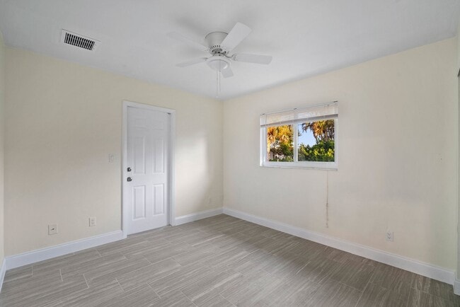 Building Photo - ANNUAL RENTAL - 2 Bedroom, 1 Bath w/ Garag...