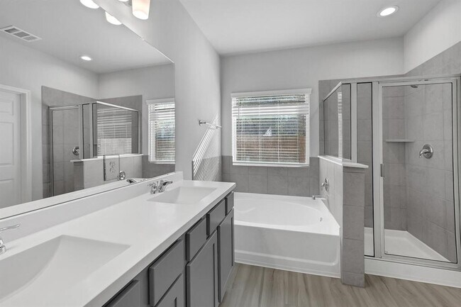 Building Photo - 333 Emerald Thicket Ln