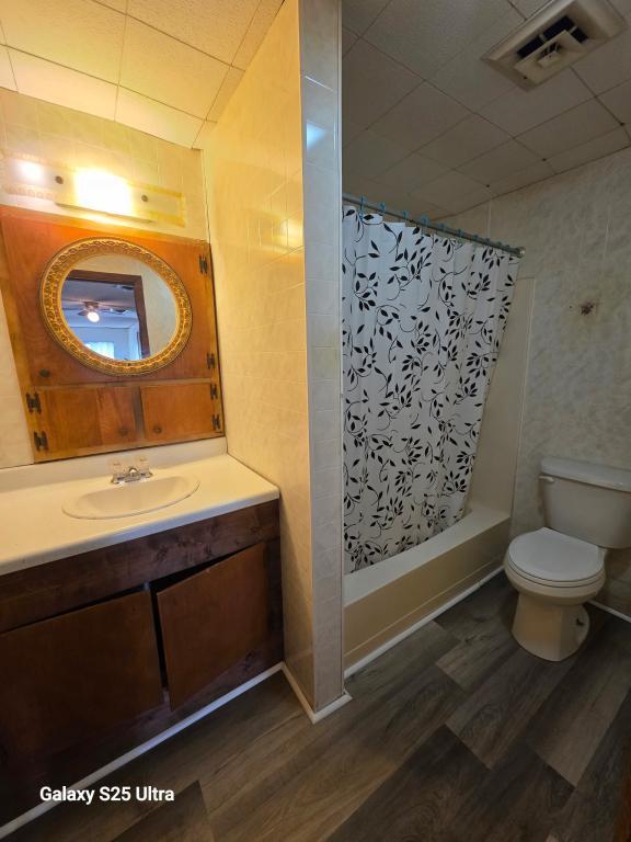 Building Photo - 371 W 12th St