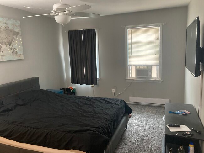 Building Photo - 132 Claremont Rd