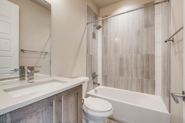 Building Photo - High Street Townhomes 3 bedroom unit with ...