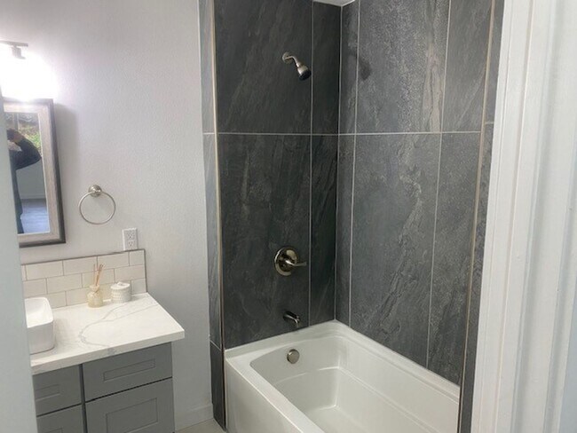 Building Photo - Remodeled 3 bed, 1 bath house with Large 2-car garage!