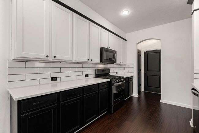 Building Photo - 5350 Brookway Dr