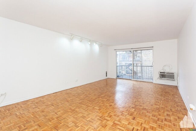 Building Photo - 4334 N Clarendon Ave