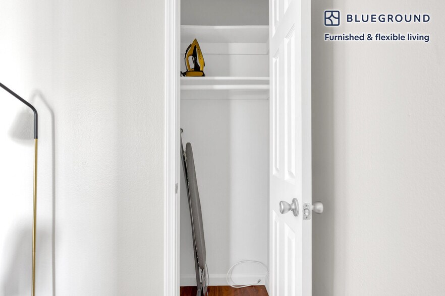 Building Photo - 6121 Glade Ave