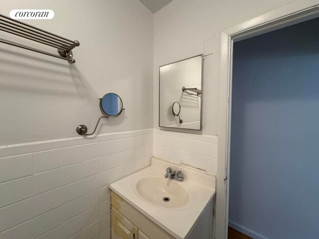 Building Photo - 678 Degraw St