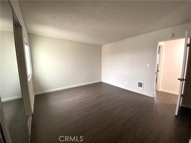 Building Photo - 25400 Oak St