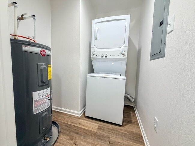Building Photo - Only 2 Units Left! Brand-New 2BR/2BA Duplexes Near McNeese