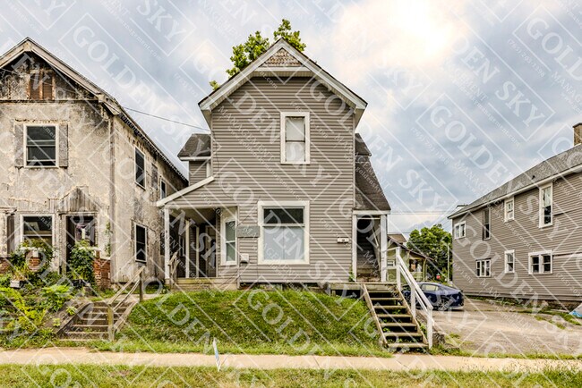 Building Photo - 817 W Main St