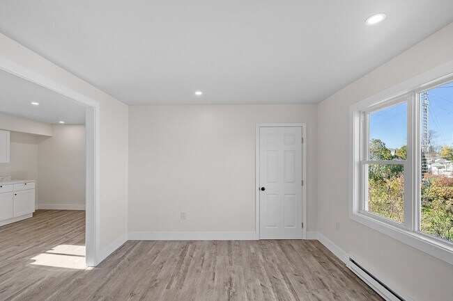 Building Photo - 3 Platt St