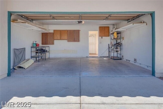 Building Photo - 2723 Seabridge Dr