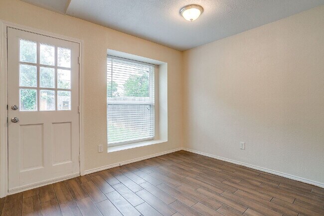 Building Photo - Charming, updating 3 bedroom home in east Fort Worth