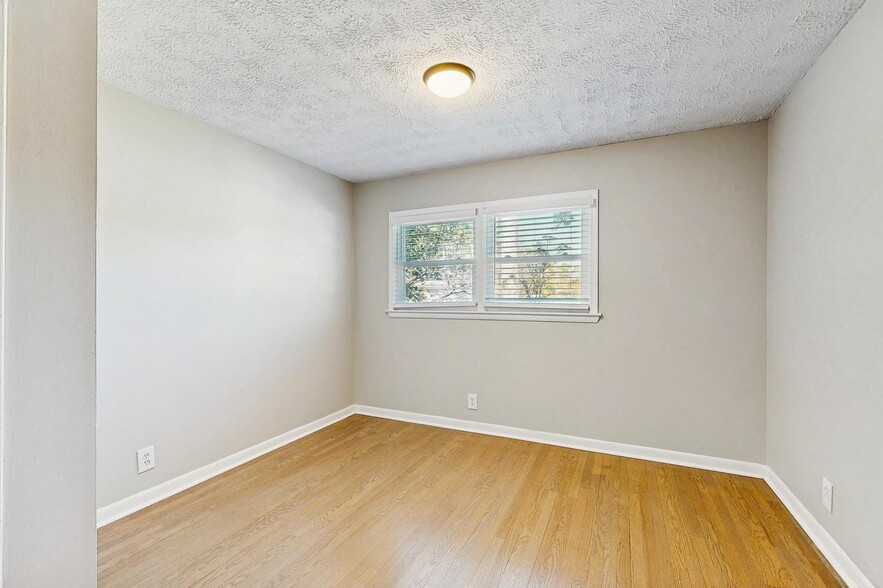 Building Photo - Bright, Spacious Stone Mountain Residence on Tahoe Circle