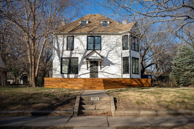 Primary Photo - 169 S Belmont St