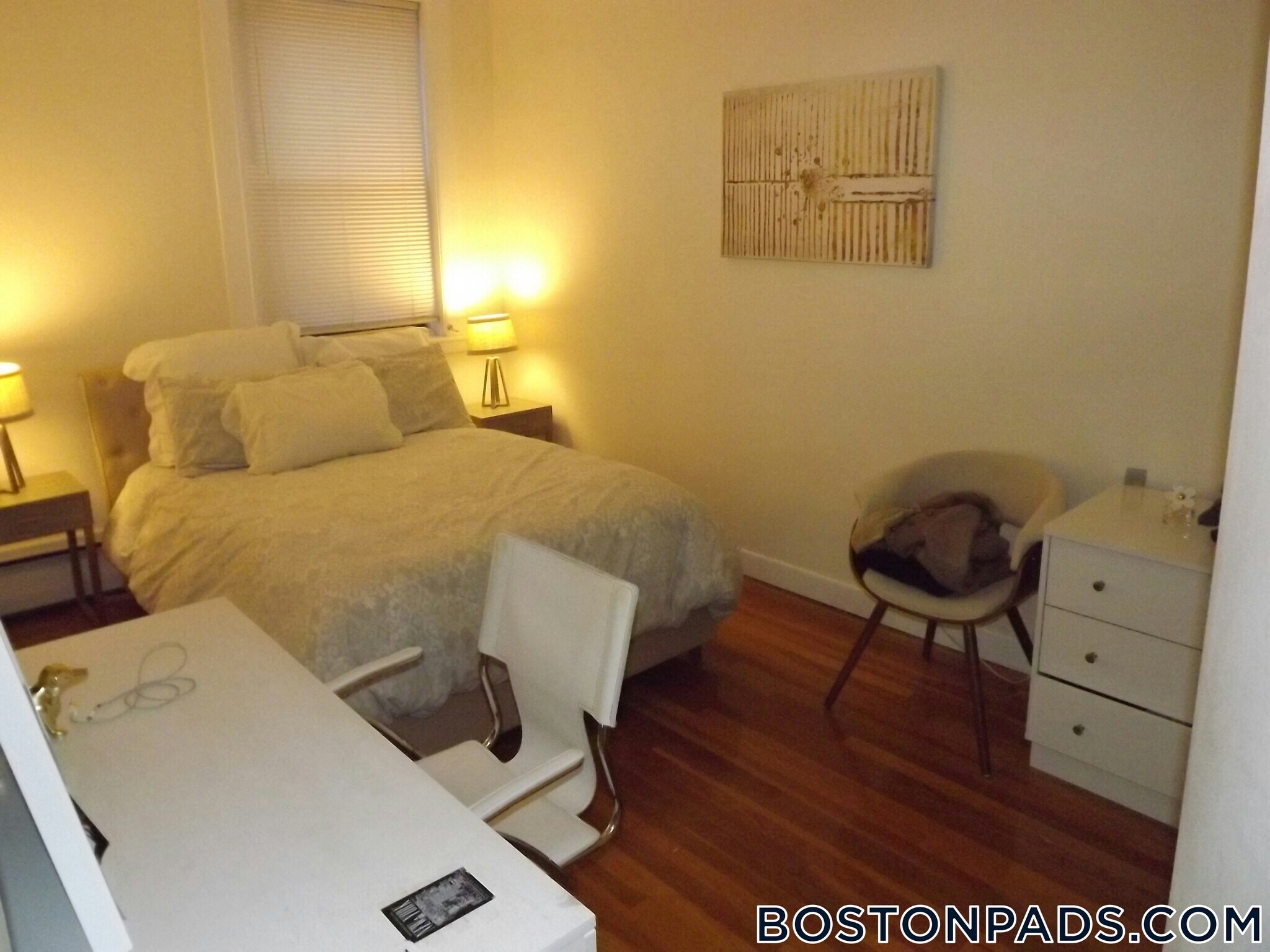 Building Photo - 922 Beacon St