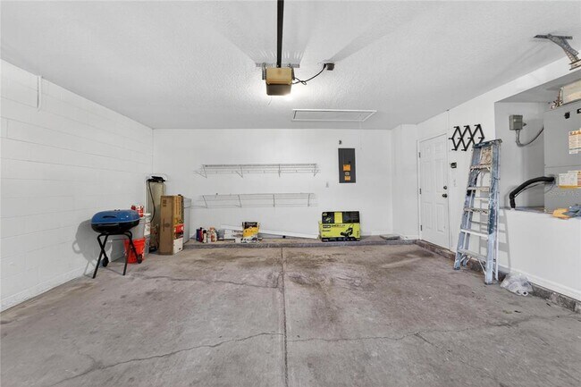 Building Photo - 4517 Oak River Cir