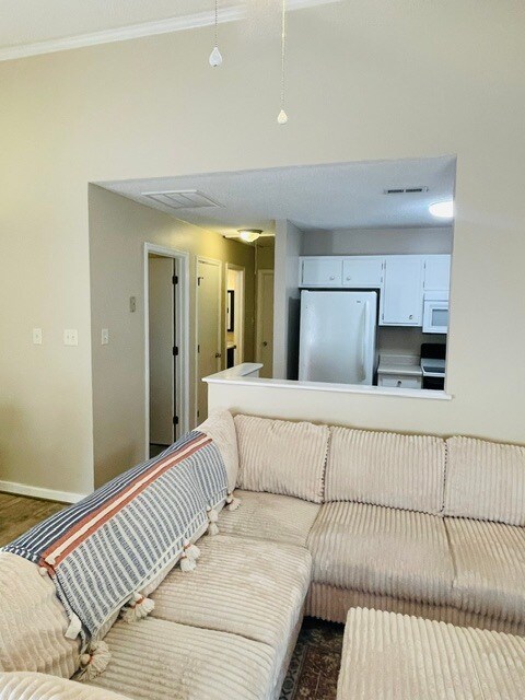 Building Photo - 11 Mulberry Ln