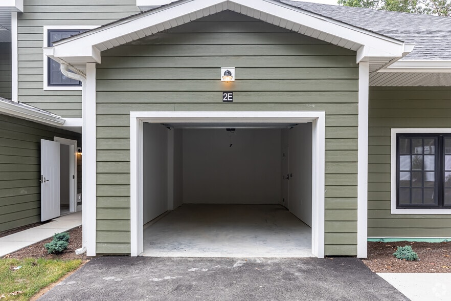 Building Photo - Rocky Neck Village
