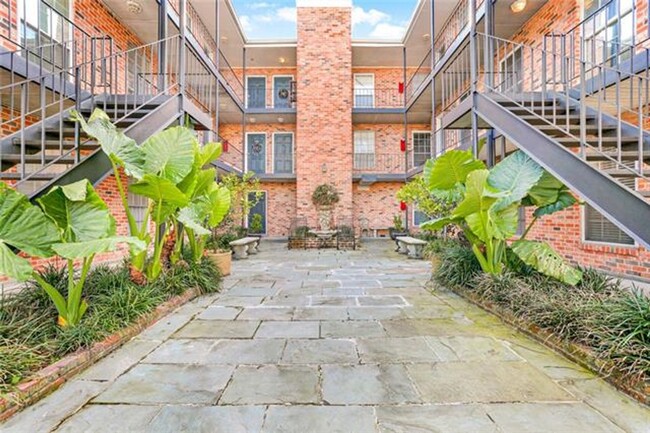 Building Photo - Condo unit in Gated community with open fl...