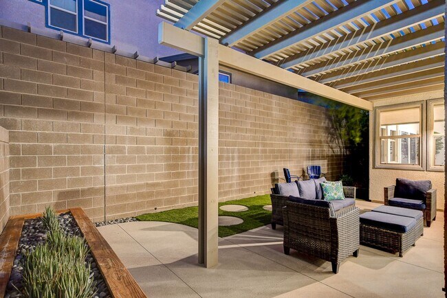 Building Photo - Luxury Fully Furnished Designer Home in Inspirada!