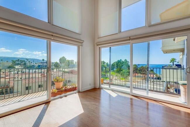 Building Photo - 230 S Catalina Ave