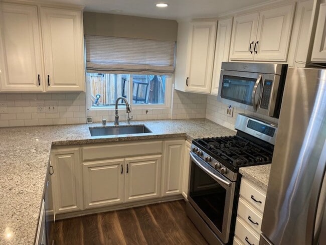 Building Photo - 7895 Rancho Fanita Dr
