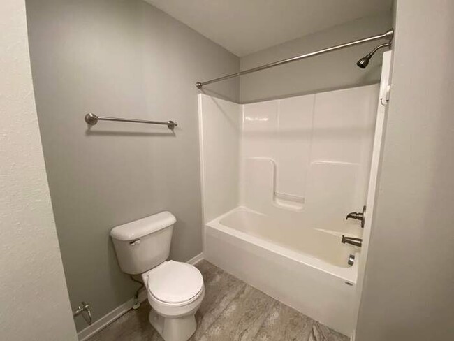 Building Photo - 203 Burr Oak Ct