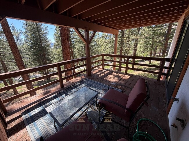 Building Photo - 2 Bedroom Duplex in Tyrolia! Summer pool!