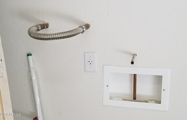 Building Photo - 9010 W Eagle Talon Dr