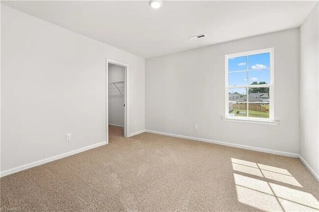 Building Photo - 304 Aspen Place Ct