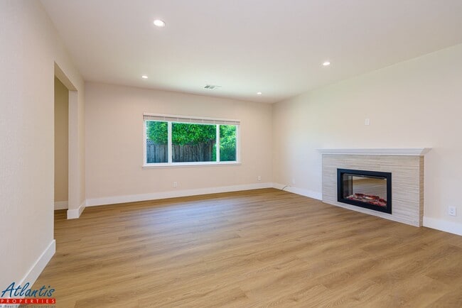 Building Photo - Gorgeous & Remodeled Home