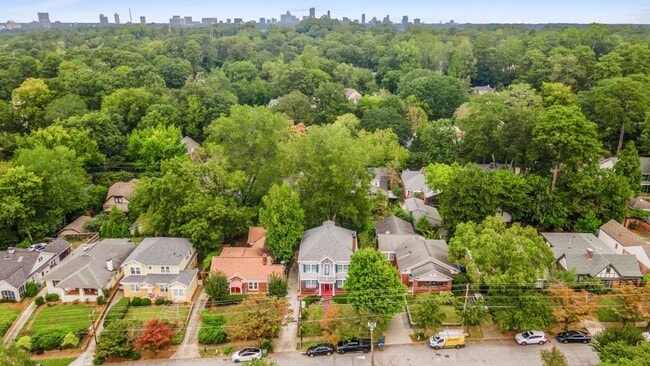 Building Photo - 656 Yorkshire Rd NE