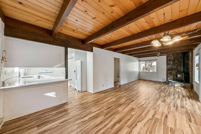 Building Photo - 993 Woodchuck Ct