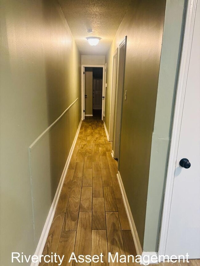 Building Photo - Charming Duplex Near University of Memphis!!!!! HABLAMOS ESPANOL!!!!!!!!