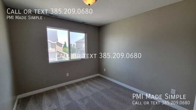 Building Photo - Modern Townhome | LVP | Office/Entertainment