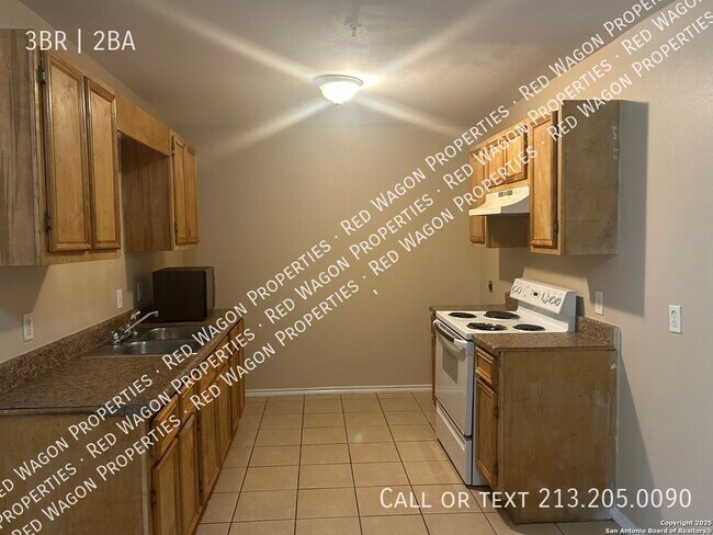 Building Photo - 7639 Windsor Oaks