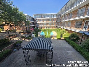 Building Photo - 8401 N New Braunfels Ave