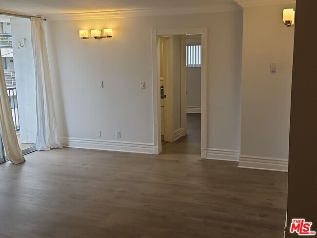 Building Photo - 827 2nd St
