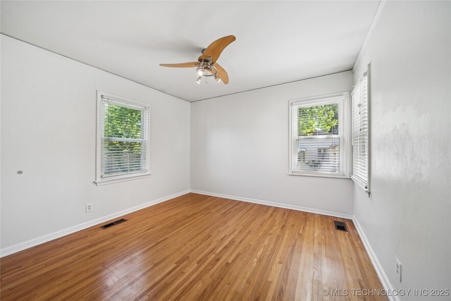 2nd beedroom - 4903 E 25th St