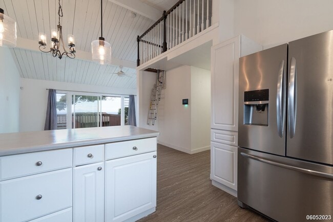 Building Photo - Spacious 4BR/2.5BA/2PKG Townhome with Ocea...