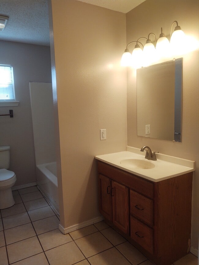 Building Photo - 2608 Virginia Ave